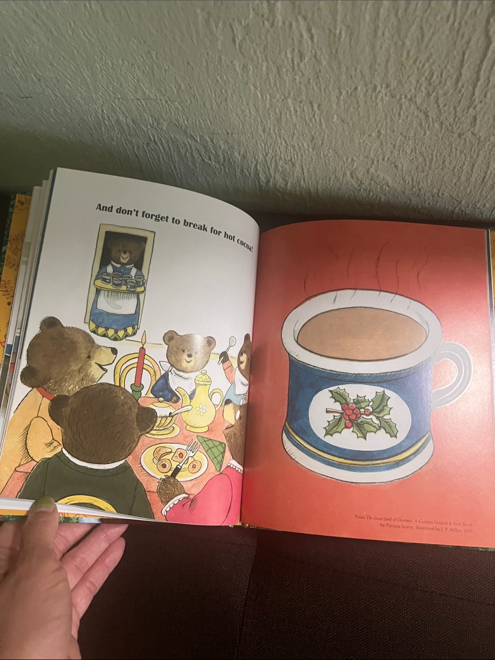 #287Everything I Need to Know About Christmas — Green Holiday Book - Picture 4 of 7